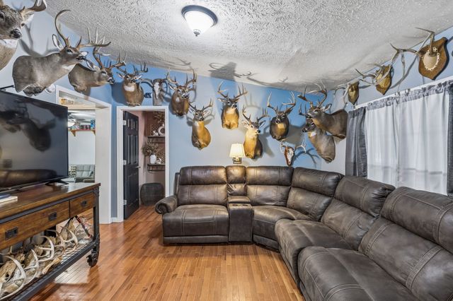 105 Sickler Rd, Hohenwald, TN 38462