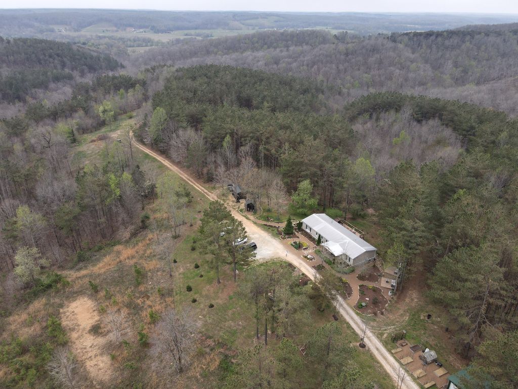 105 Sickler Rd, Hohenwald, TN 38462