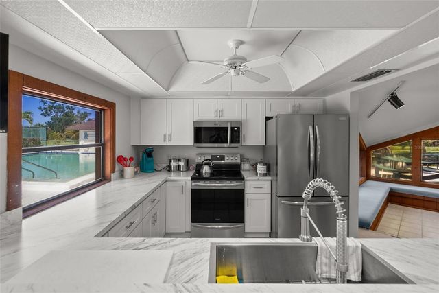 6061 FAIRWAY LANE 1411, Bradenton, FL 34210