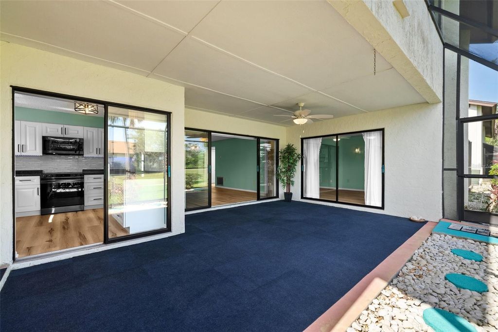 Image 18 of property listing at 6061 FAIRWAY LANE 1411, Bradenton, FL 34210