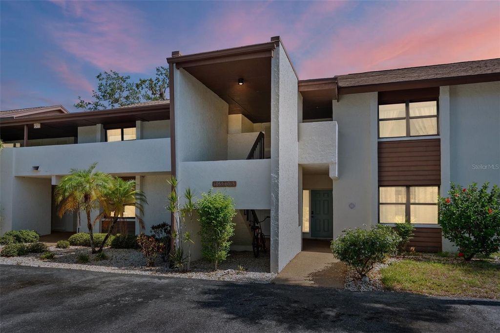 Image 30 of property listing at 6061 FAIRWAY LANE 1411, Bradenton, FL 34210