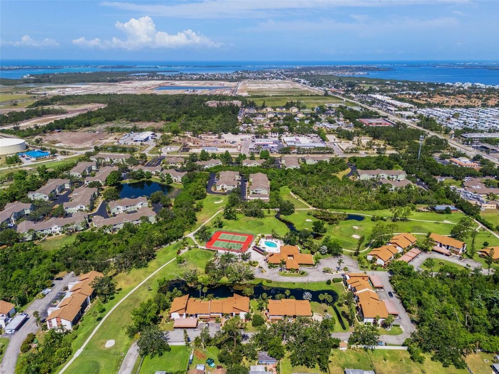 Image 32 of property listing at 6061 FAIRWAY LANE 1411, Bradenton, FL 34210