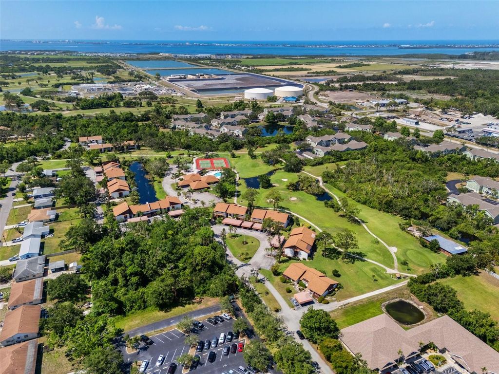 Image 33 of property listing at 6061 FAIRWAY LANE 1411, Bradenton, FL 34210