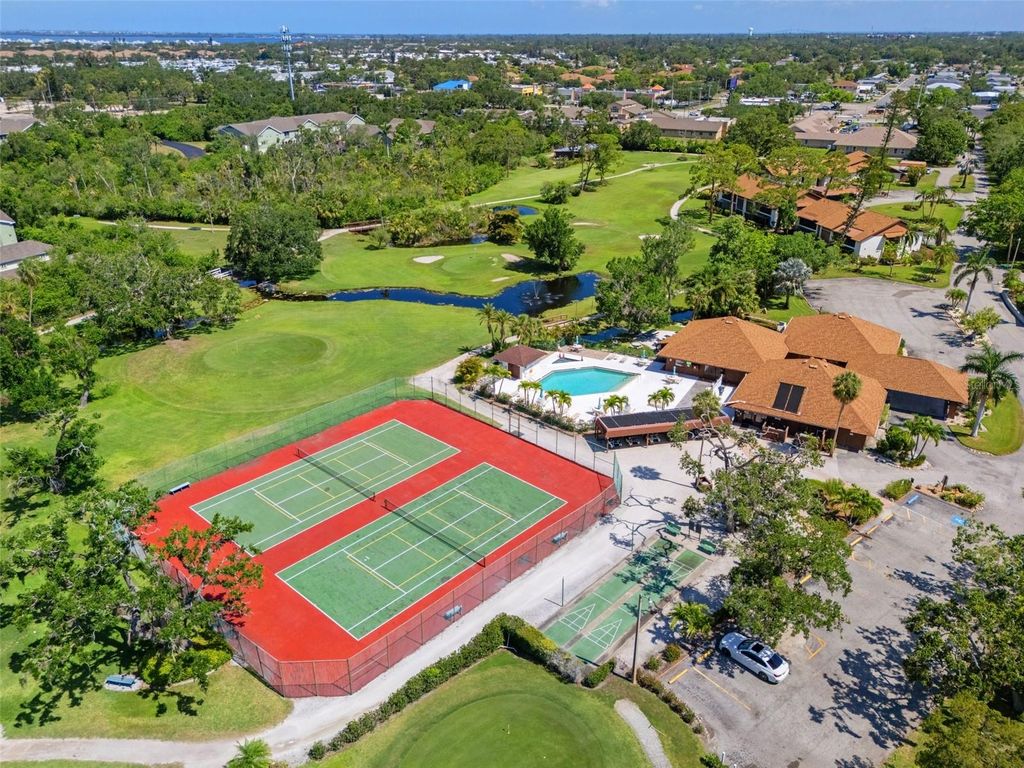 Image 35 of property listing at 6061 FAIRWAY LANE 1411, Bradenton, FL 34210