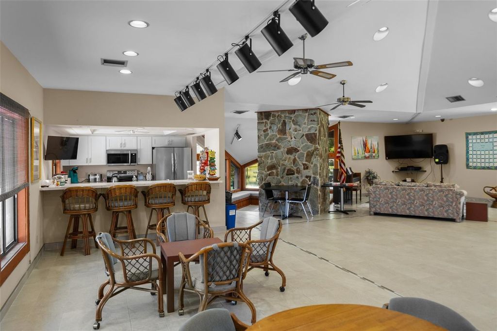 Image 42 of property listing at 6061 FAIRWAY LANE 1411, Bradenton, FL 34210