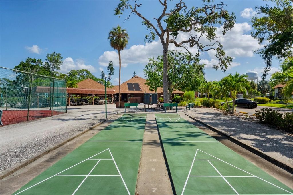 Image 49 of property listing at 6061 FAIRWAY LANE 1411, Bradenton, FL 34210