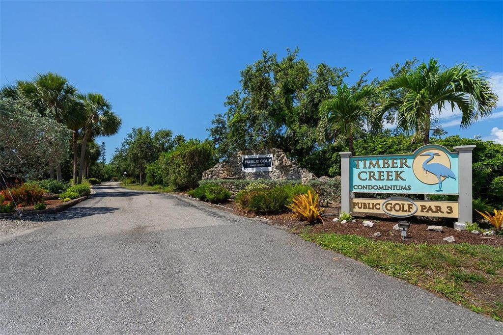 Image 6 of property listing at 6061 FAIRWAY LANE 1411, Bradenton, FL 34210