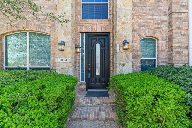 904 Amherst Drive, Desoto, TX 75115
