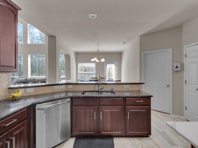 904 Amherst Drive, Desoto, TX 75115