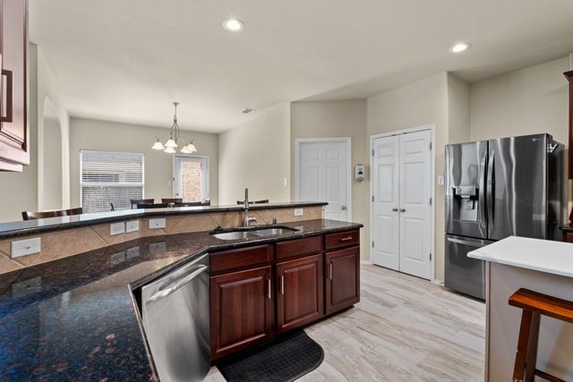 904 Amherst Drive, Desoto, TX 75115