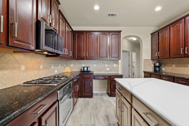 904 Amherst Drive, Desoto, TX 75115