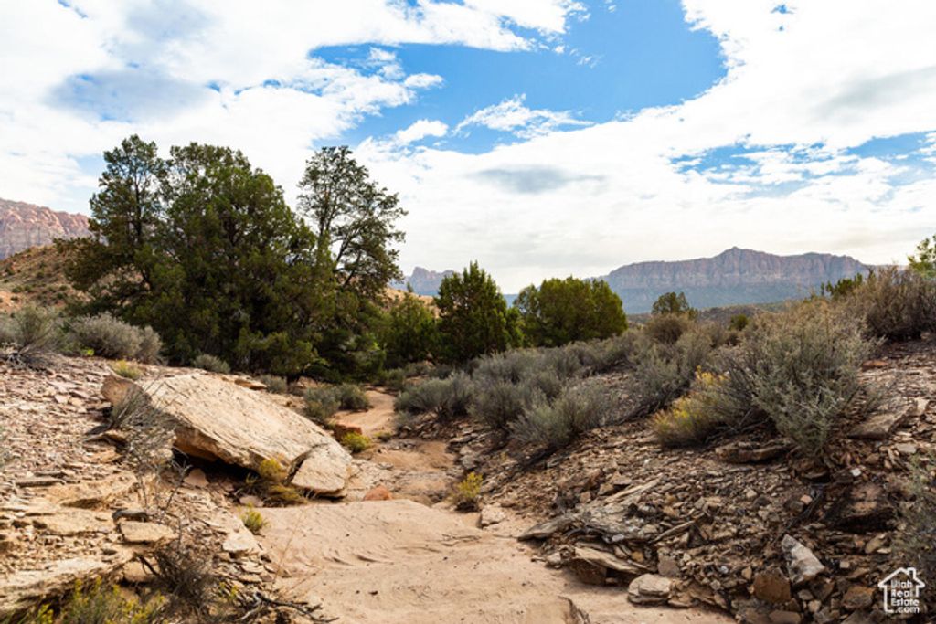 Image 6 of property listing at 2538 Anasazi Way Unit 58, Springdale, UT 84767