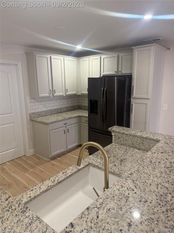 6821 Boulder Pointe dr, Washington Township, MI 48094