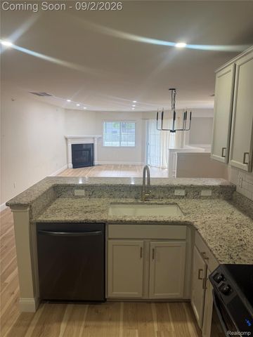 6821 Boulder Pointe dr, Washington Township, MI 48094
