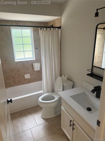 6821 Boulder Pointe dr, Washington Township, MI 48094