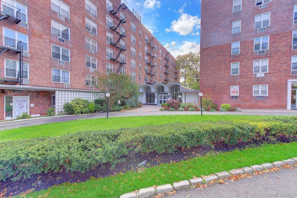54-44 Little Neck Parkway 4T, Little Neck, NY 11362 — exterior