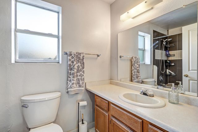 1645 Evelyn Drive NE, Rio Rancho, NM 87144