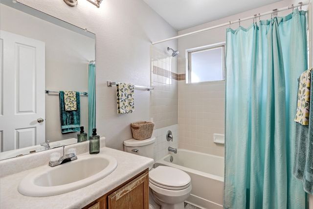 1645 Evelyn Drive NE, Rio Rancho, NM 87144