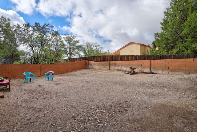 1645 Evelyn Drive NE, Rio Rancho, NM 87144