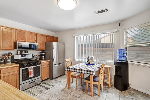 1645 Evelyn Drive NE, Rio Rancho, NM 87144