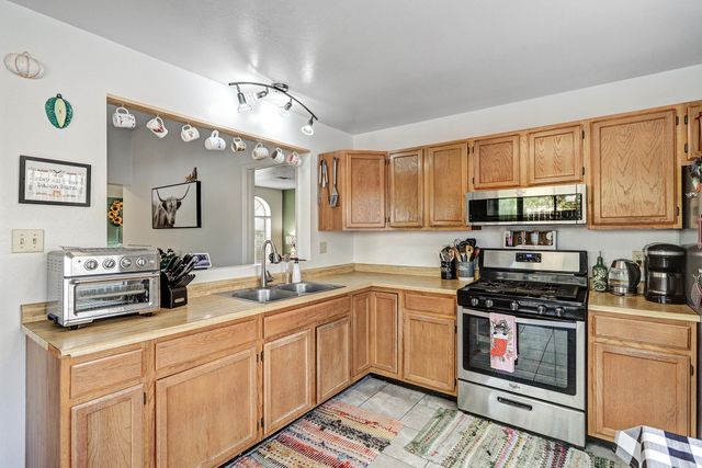 1645 Evelyn Drive NE, Rio Rancho, NM 87144