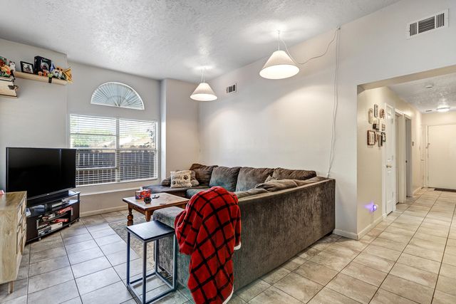 1645 Evelyn Drive NE, Rio Rancho, NM 87144
