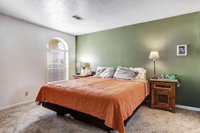 1645 Evelyn Drive NE, Rio Rancho, NM 87144