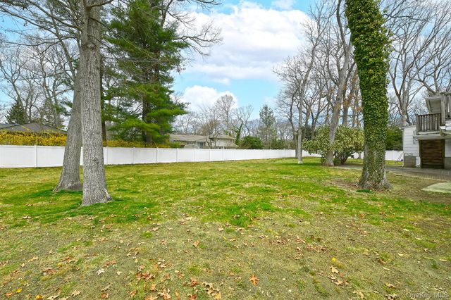 5 Shadywood Court, Huntington, NY 11743