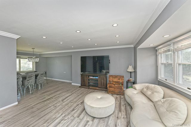5 Shadywood Court, Huntington, NY 11743