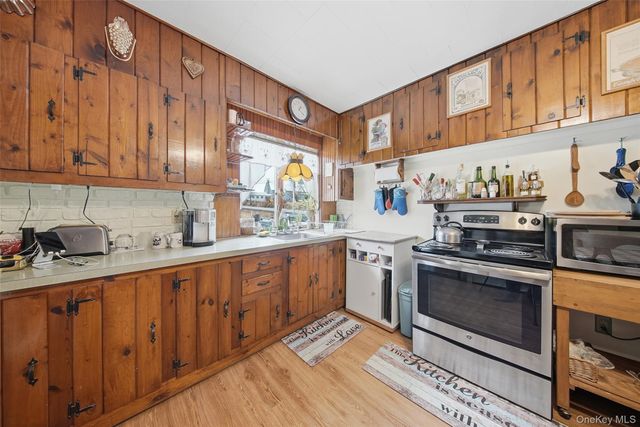 5003 Searsville Road, Pine Bush, NY 12566