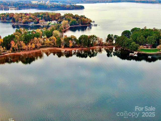 17832 Mollypop Lane, Cornelius, NC 28031