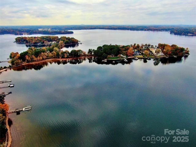 17832 Mollypop Lane, Cornelius, NC 28031