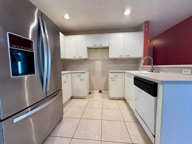4989 SW 32nd Terrace, Dania Beach, FL 33312