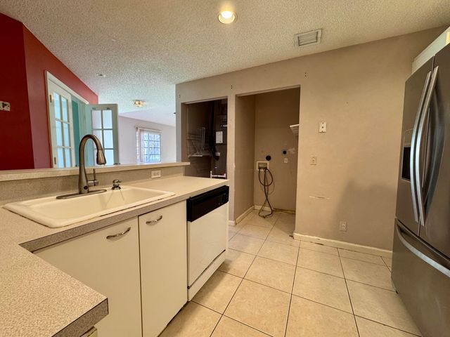 4989 SW 32nd Terrace, Dania Beach, FL 33312