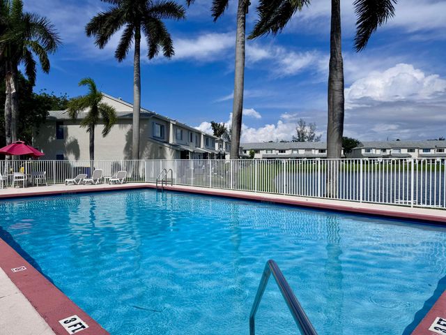 4989 SW 32nd Terrace, Dania Beach, FL 33312