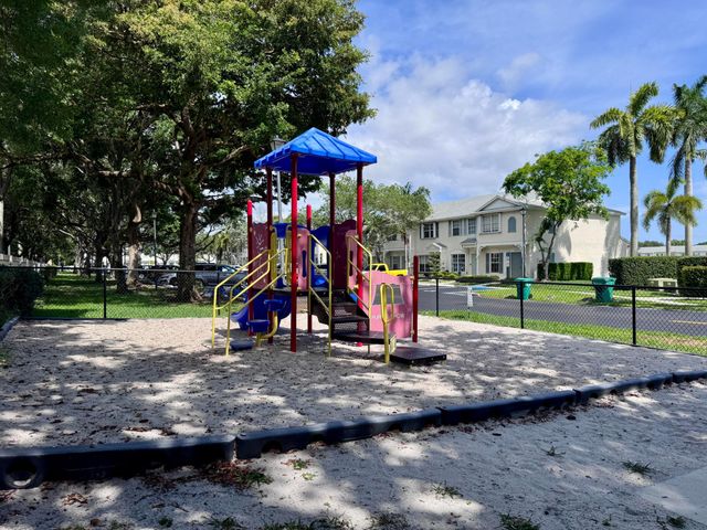 4989 SW 32nd Terrace, Dania Beach, FL 33312