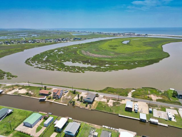 255 County Road 209, Sargent, TX 77414