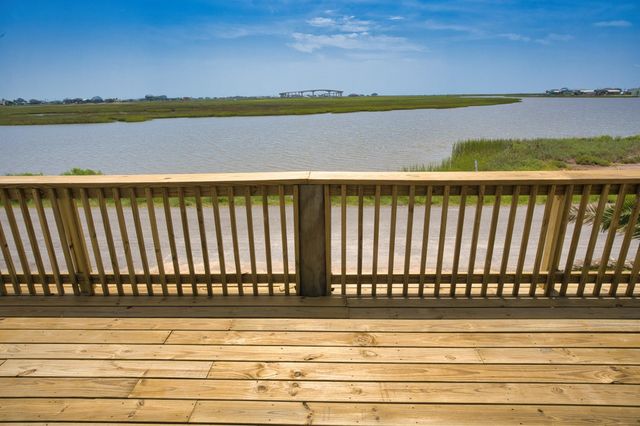 255 County Road 209, Sargent, TX 77414