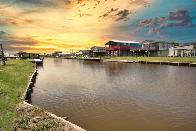 255 County Road 209, Sargent, TX 77414