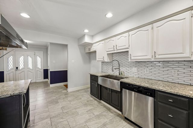 5209 Fairway Circle, De Cordova, TX 76049