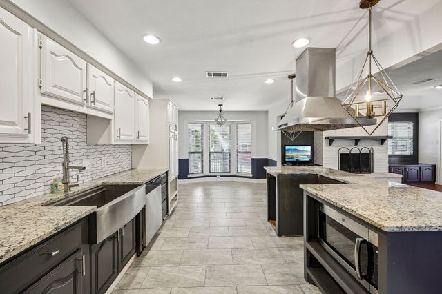 5209 Fairway Circle, De Cordova, TX 76049