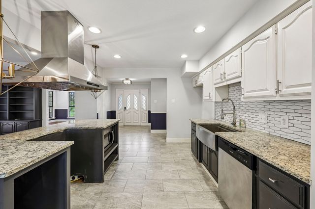 5209 Fairway Circle, De Cordova, TX 76049