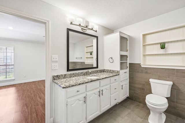 5209 Fairway Circle, De Cordova, TX 76049