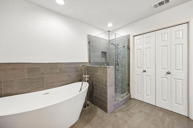 5209 Fairway Circle, De Cordova, TX 76049