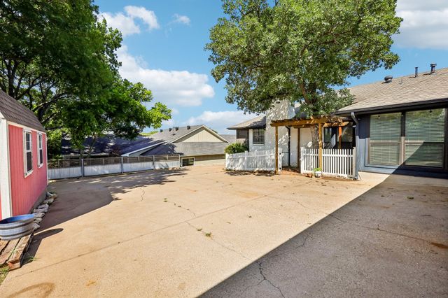 5209 Fairway Circle, De Cordova, TX 76049
