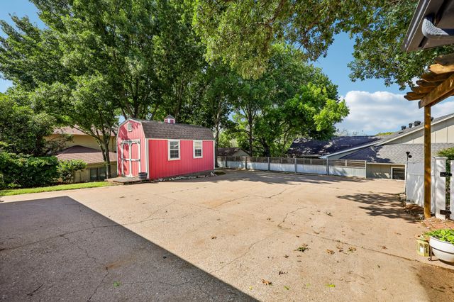 5209 Fairway Circle, De Cordova, TX 76049