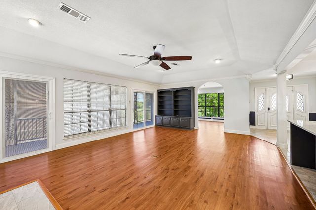 5209 Fairway Circle, De Cordova, TX 76049