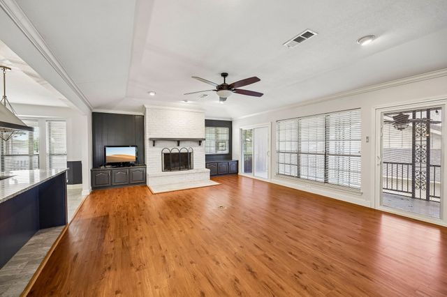 5209 Fairway Circle, De Cordova, TX 76049