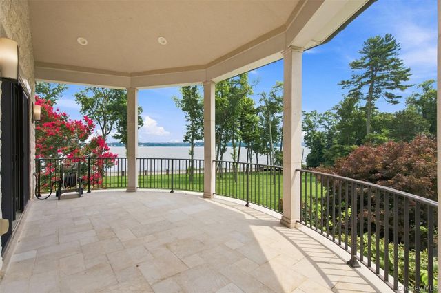 900 W Shore Road, Mill Neck, NY 11765