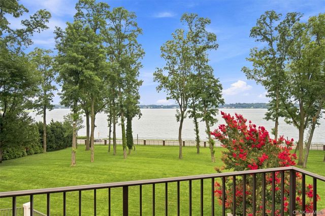 900 W Shore Road, Mill Neck, NY 11765
